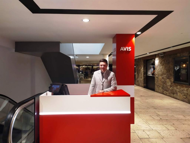 Avis ha obert una oficina a Pyrénées.